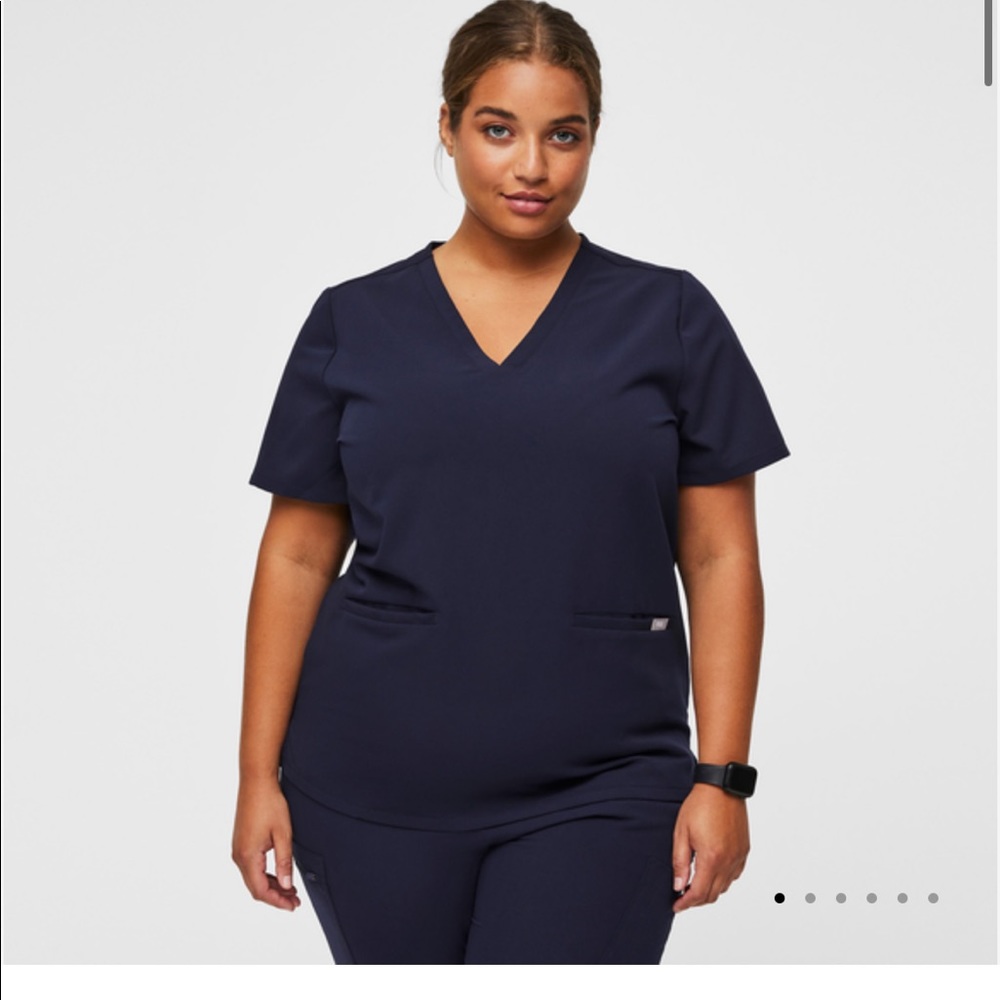 FIGS casma 3-pocket scrub top